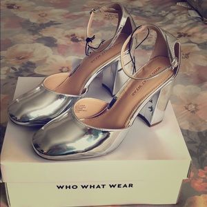 Silver Thick Heel closed shoes